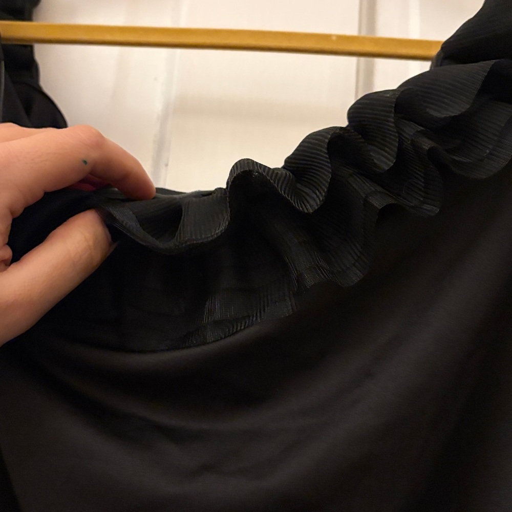 Black Ruffled bodysuit - Picture 2 of 3
